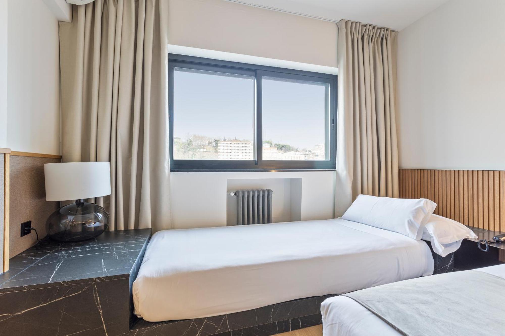 Hotel Acta Madfor Madrid Luaran gambar